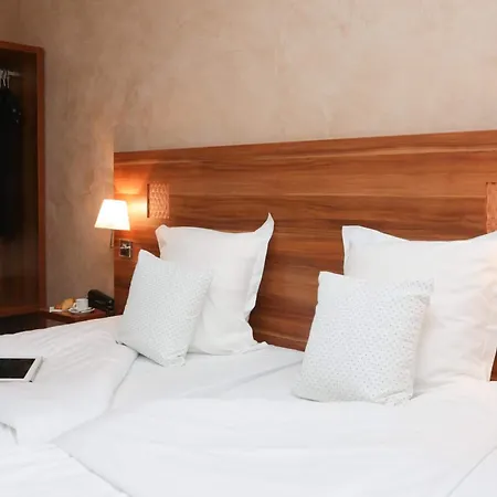 ホテル The Originals City, Gare